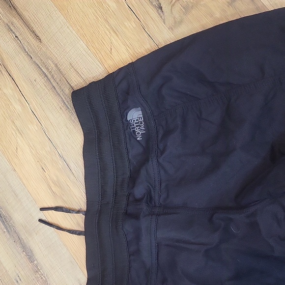 THE NORTH FACE Black Aprodite 2.0 Capris - Picture 9 of 16